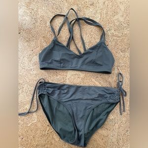 Athlete bikini, small top and medium bottom